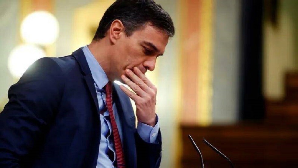 رئيس الوزراء الإسباني يحذر من سيطرة اليمين على البلاد
