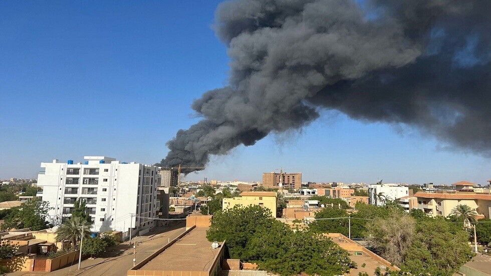 السودان.. قصف مدفعي في الخرطوم وتعزيزات للجيش غداة العقوبات الأمريكية