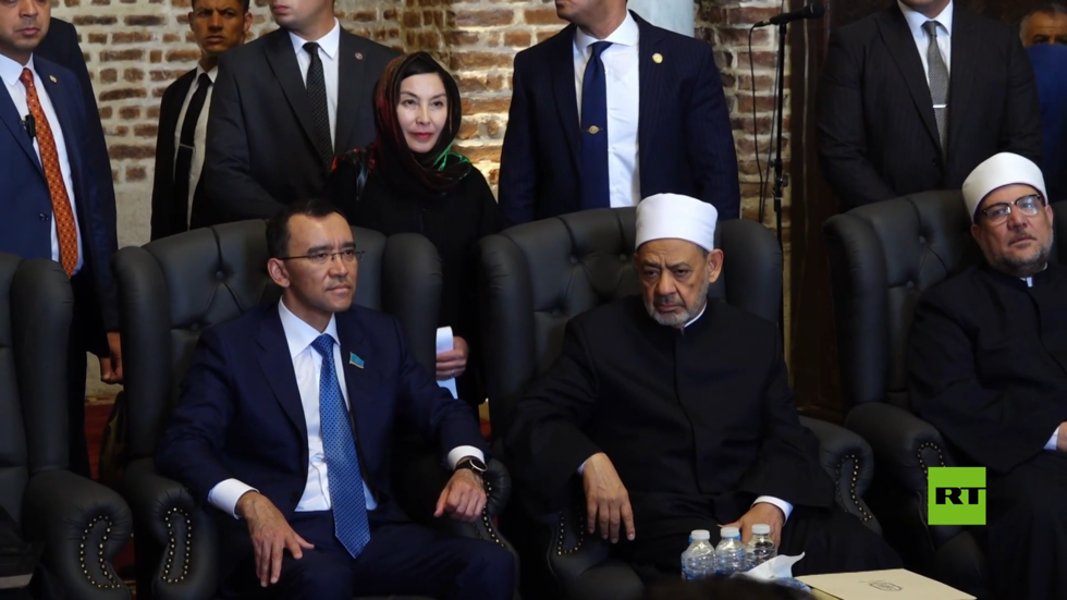 افتتاح مسجد الظاهر بيبرس التاريخي في القاهرة بعد ترميمه