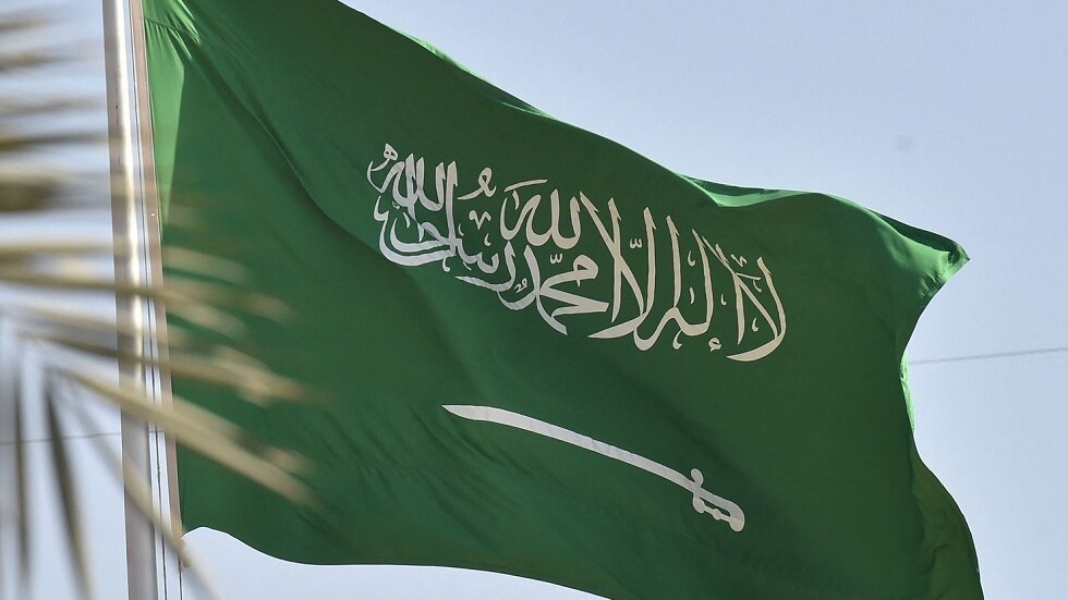 فورين بوليسي: قادة عالميون طرقوا باب ولي العهد السعودي بحثا عن كل شيء