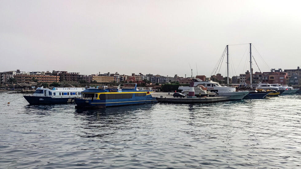 مصر.. قرار جديد من محافظة البحر الأحمر  بخصوص شواطئ الغردقة ومنطقة حادث القرش