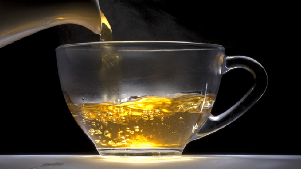 خبيرة تحذر البعض من شرب الشاي الأخضر