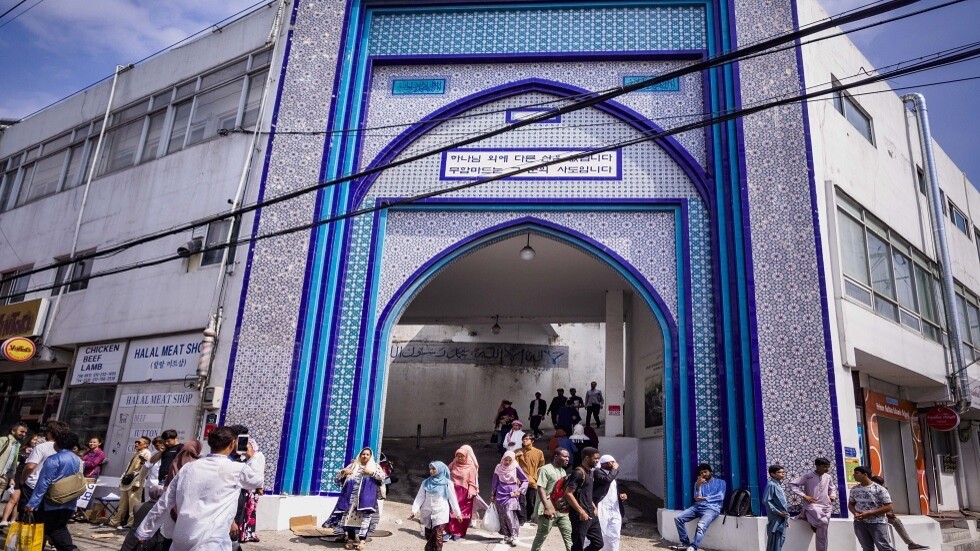 احتجاج ضد عمدة دايغو بكوريا الجنوبية بعد مطالبته بطرد قوى تروّج لكراهية الإسلام (صور)