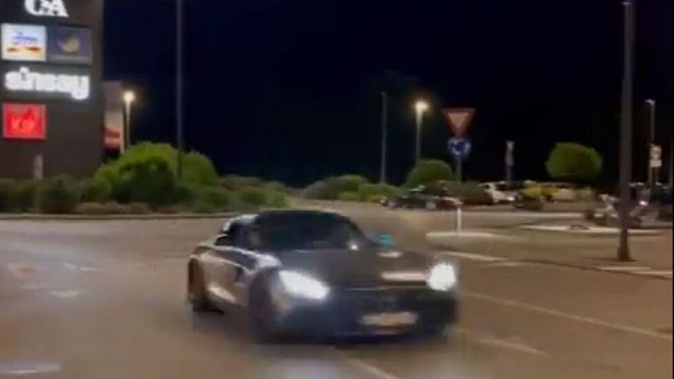 "مرسيدس" تدهس حشدا في قرية كرواتية