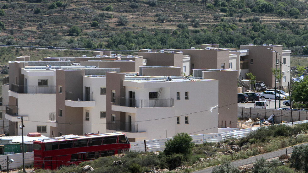 الحكومة الإسرائيلية تسرّع البناء الاستيطاني والسلطة الفلسطينية تقاطع اجتماع اللجنة الاقتصادية