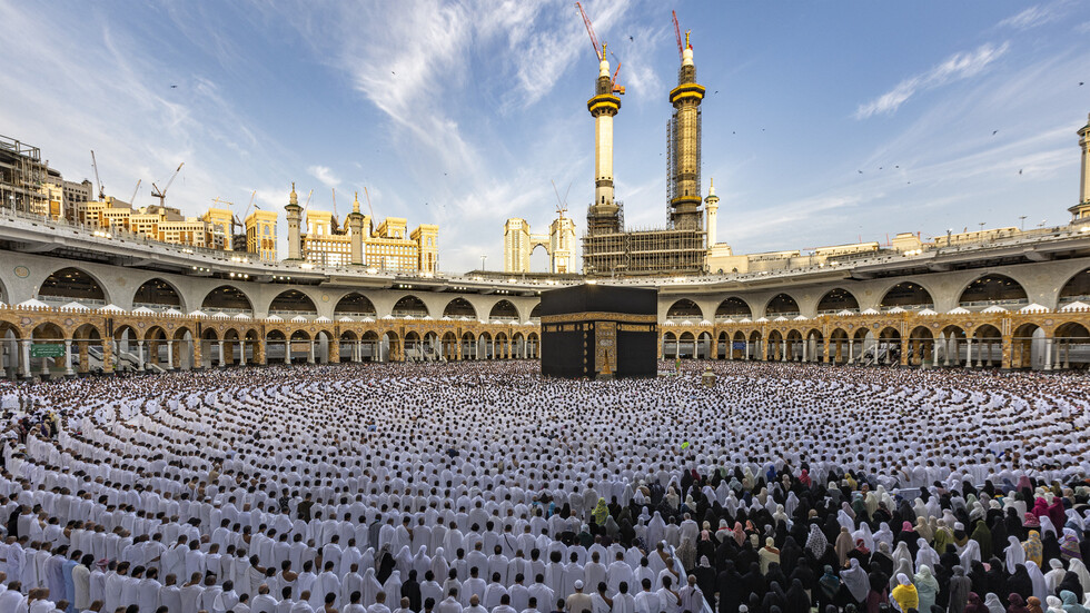 السعودية.. وزير الحج يعلن قرارا هاما لضيوف الرحمن (فيديو)