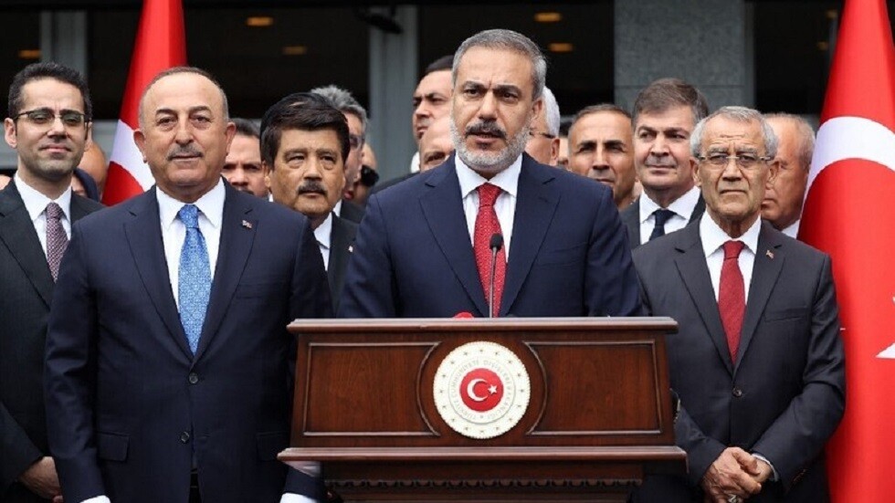 وزير الخارجية التركي يبحث مع نظيره الأمريكي هاتفيا الوضع في روسيا
