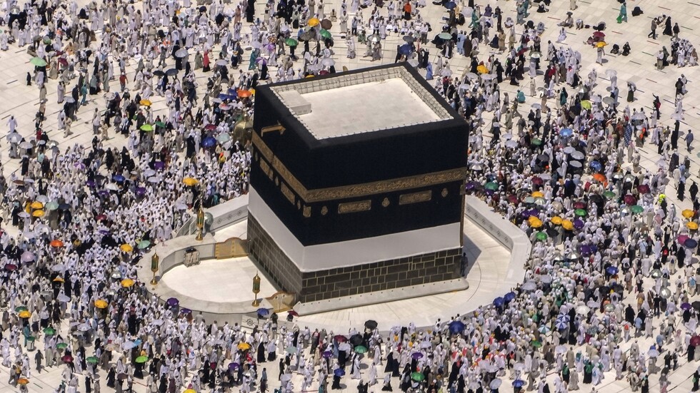 الكعبة المشرفة قبلة المسلمين وأول بيت وضع للناس.. تاريخها وبناؤها وداخلها (فيديو)
