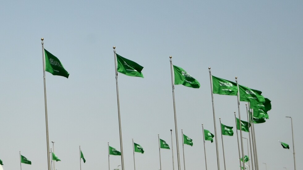 السلطات السعودية تلقي القبض على ضابطين في وزارة الدفاع