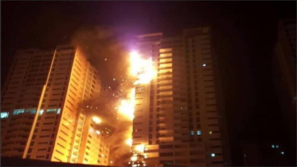بالفيديو.. اندلاع حريق كبير في أحد الأبراج السكنية في عجمان بدولة الإمارات