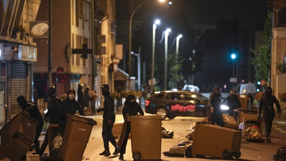 "لو فيغارو": إطلاق النار على سبعة من ضباط الشرطة خلال أعمال شغب ليلية في ليون الفرنسية
