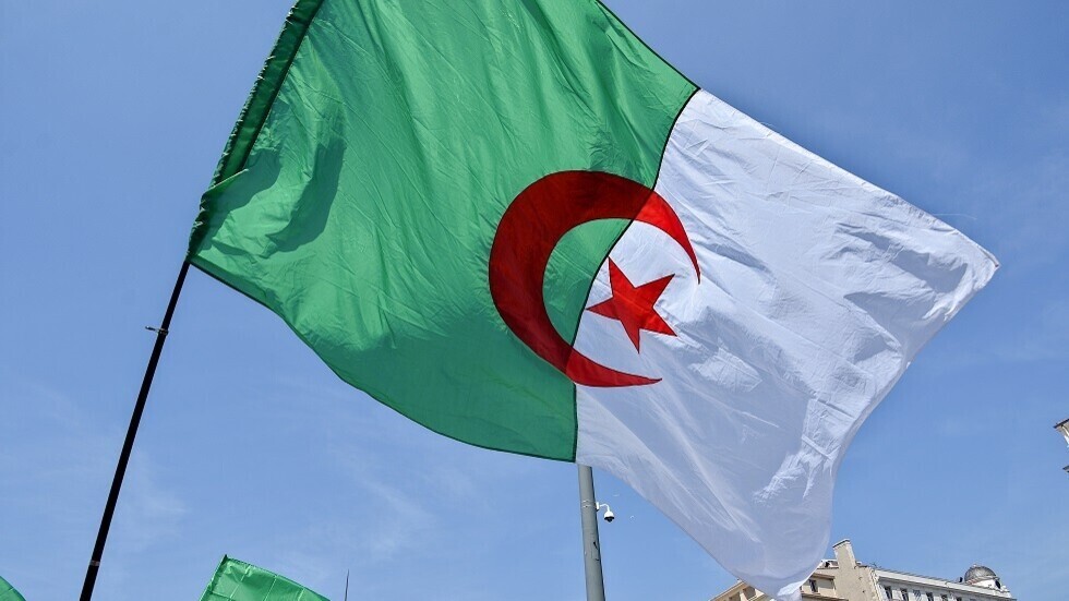 رئيسي خلال اتصاله بتبون: واجب الأمة الإسلامية التصدي لإهانات الغرب للقرآن