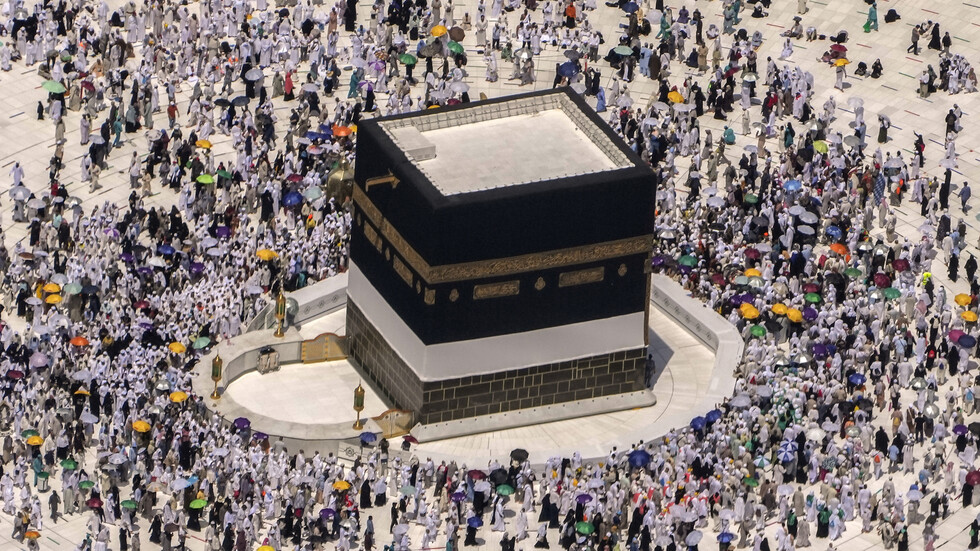 "القبس" الكويتية: وزارة الأوقاف تخاطب السلطات السعودية لتمكين "البدون" من أداء العمرة