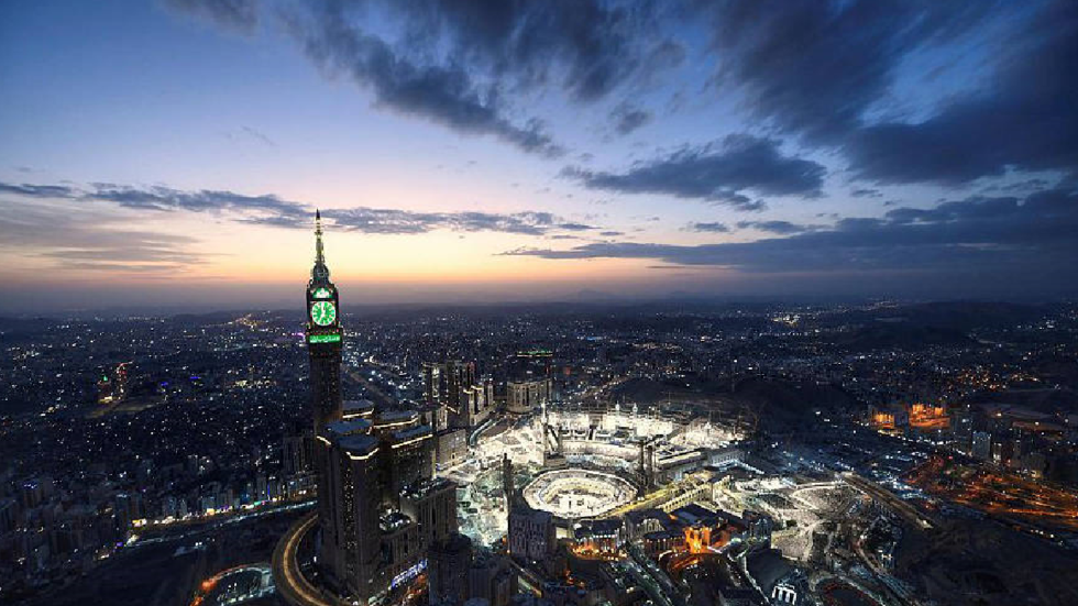 السعودية.. "جسم طائر غير معروف" يعبر سماء المملكة وسط تساؤلات كثيرة وخبير فلكي يوضح (فيديو)