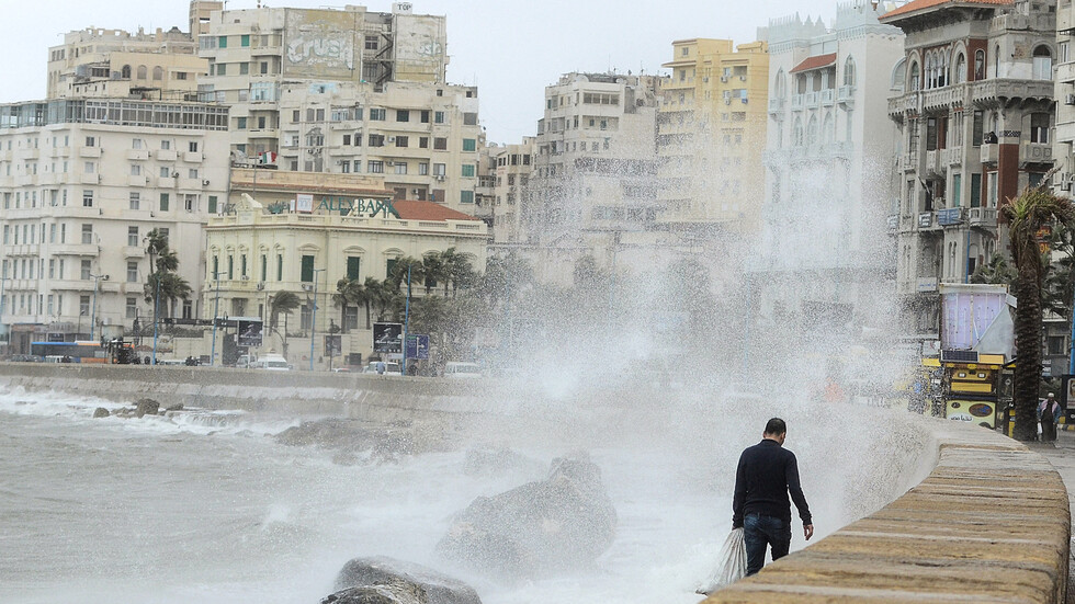 خبير مناخ وكوارث طبيعية يحذر: مدينة مصرية قد تغرق