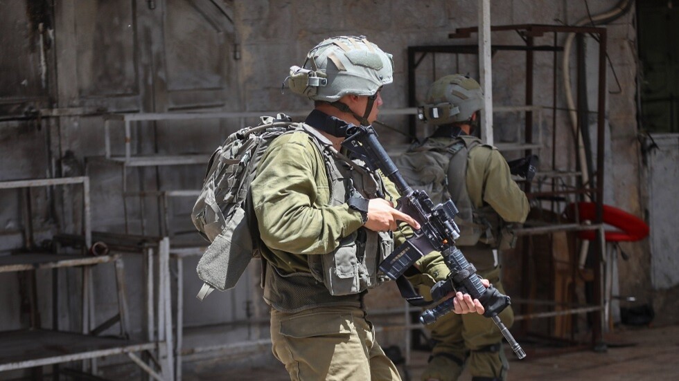 إصابة فتاة فلسطينية برصاص قوات إسرائيلية بزعم محاولة تنفيذها عملية طعن في القدس (فيديو)