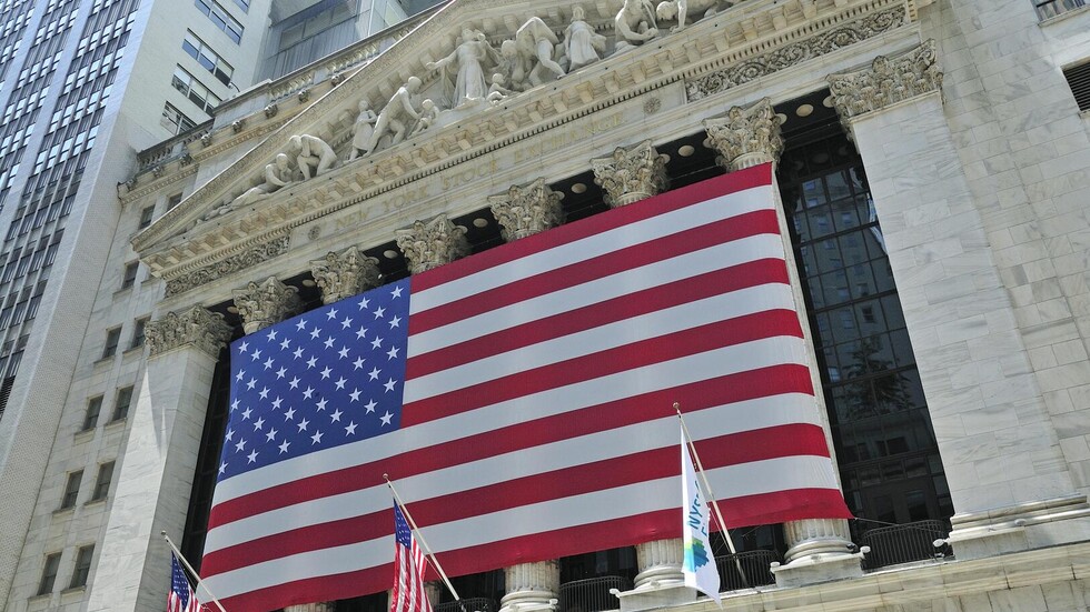 ارتفاع أسعار النفط وسط ترقب لبيانات اقتصادية أمريكية