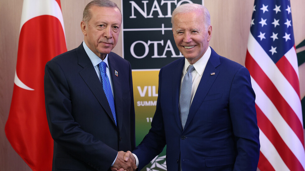 "فاينانشيال تايمز" تتحدث عن سبب تقرب أردوغان من الغرب