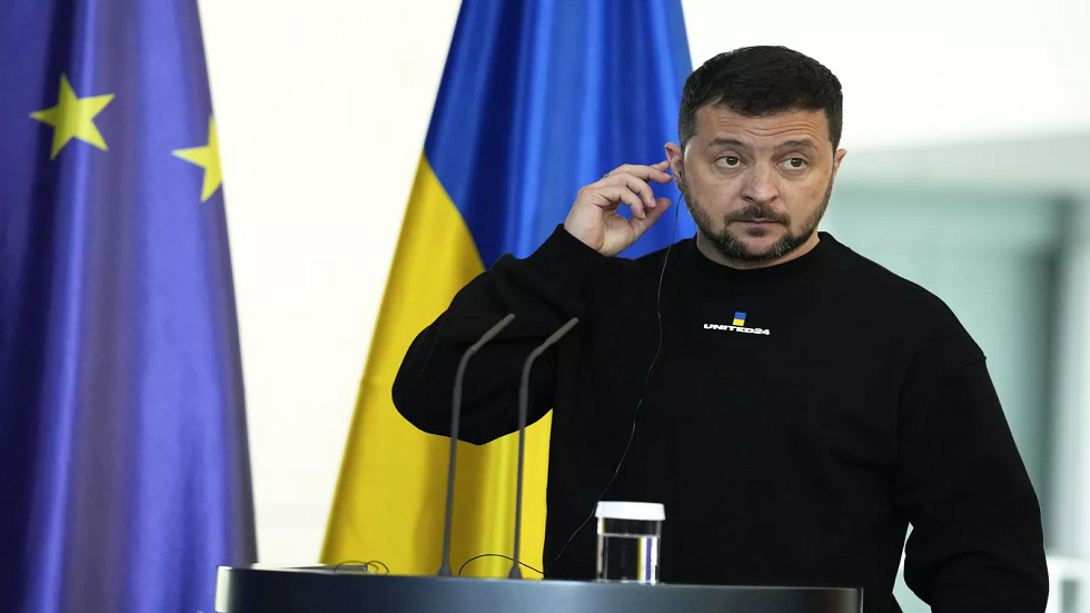 "سيخسر فرصة الهرب".. مستشار رئاسي أوكراني سابق يوجه تحذيرا خطيرا لزيلينسكي
