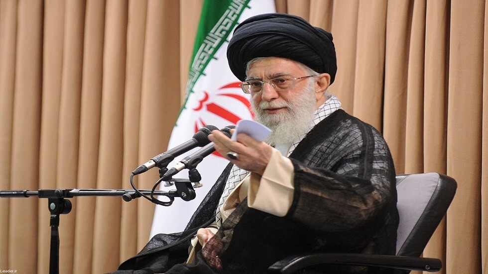 خامنئي يطالب بتسليم مدنسي القرآن لإيران لمعاقبتهم