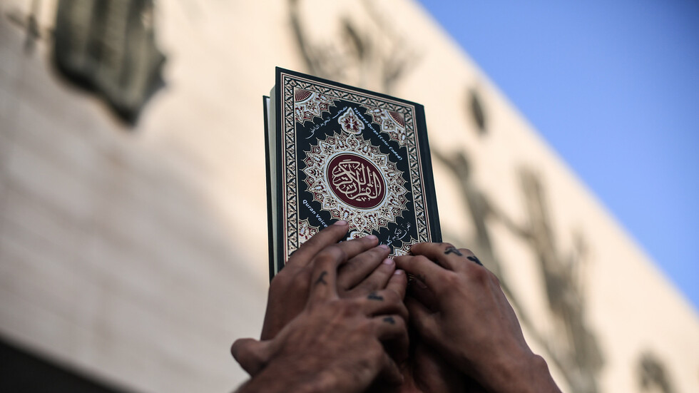 السويد تدين حرق القرآن وتأسف لاستغلال البعض دستور البلاد بشأن حرية الرأي