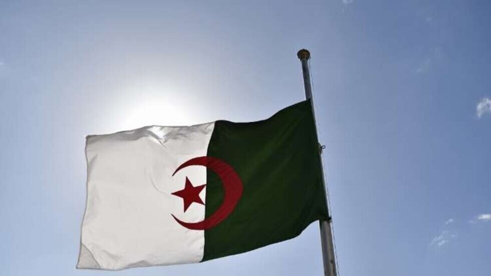 الجزائر.. إرهابي يسلم نفسه للسلطات العسكرية ببرج باجي مختار