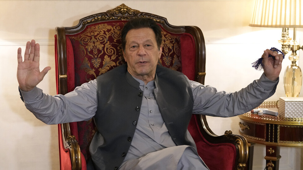 باكستان.. الحكم على عمران خان بالسجن 3 سنوات بتهمة فساد