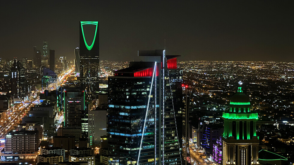 بعد الإعلان عن توزيعات أرباح ضخمة.. كيف تم تداول سهم "أرامكو"؟