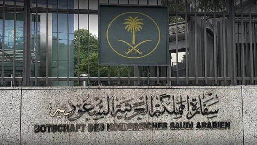 القنصلية السعودية في لوس أنجلوس تحذر رعاياها من تأثيرات الإضراب العمالي