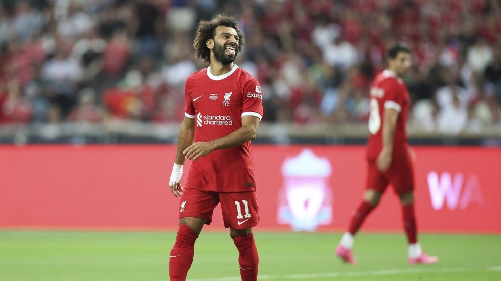 أسطورة ليفربول يدافع عن صلاح ضد هجمات "الشياطين الحمر"