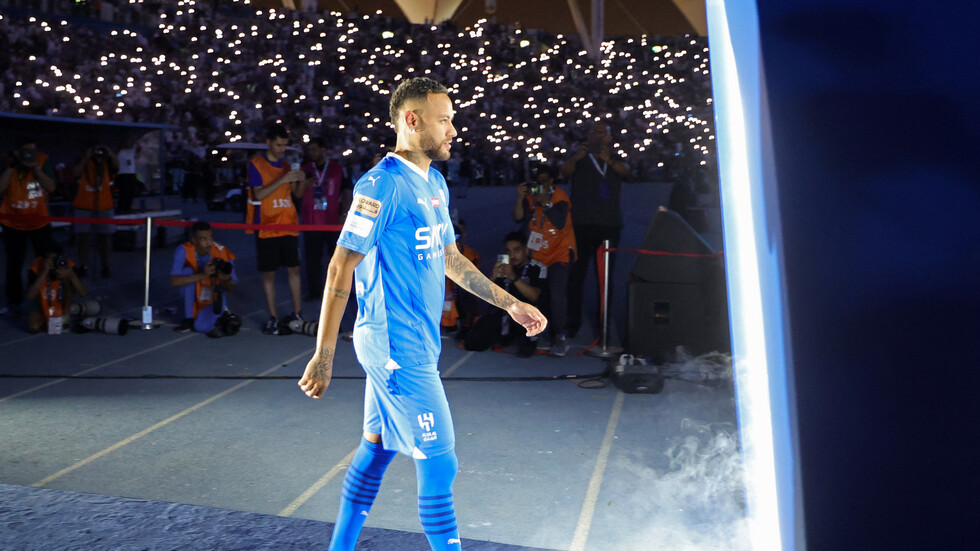مدرب "الهلال" السعودي يصدم الجماهير بخبر سيئ بشأن نيمار
