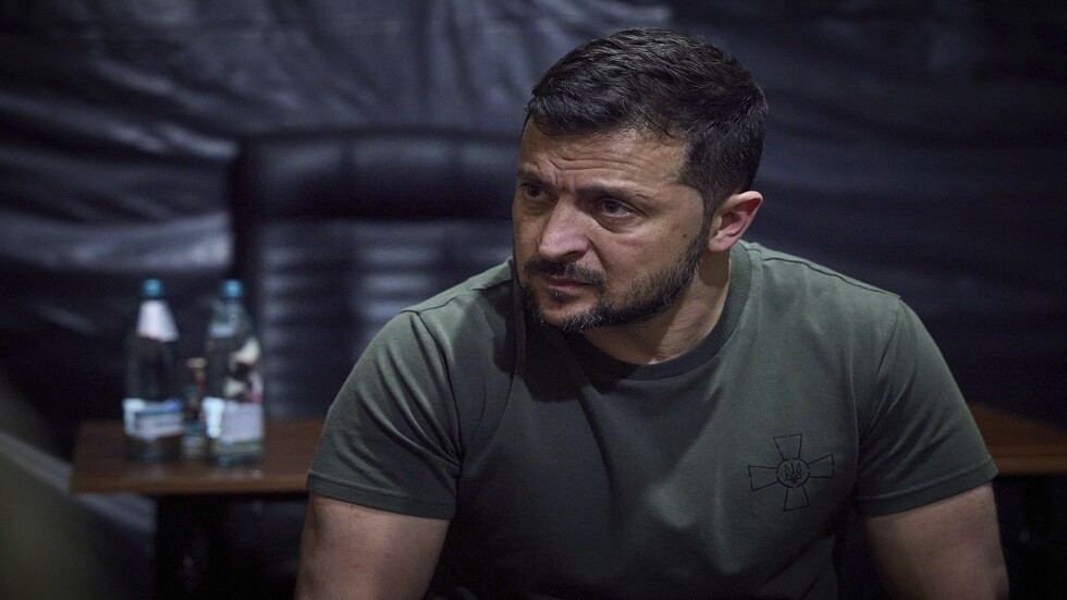خبير يسخر من نية زيلينسكي شن هجوم مضاد جديد الربيع المقبل