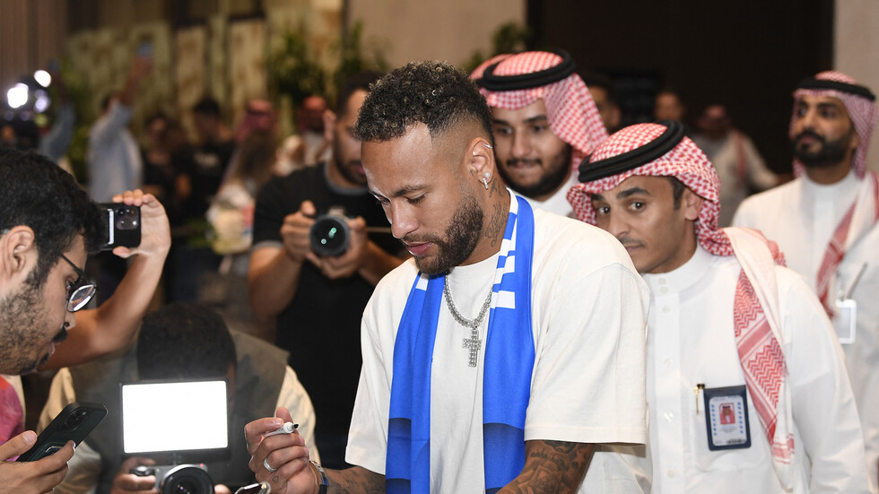 "شكرا للسعودية أنقذتنا من مخادع".. هجوم على نيمار بعد انتقاله للهلال