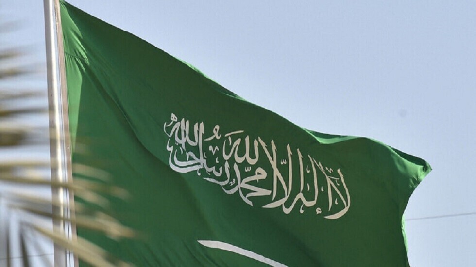 صندوق الاستثمارات السعودي يستحوذ بالكامل على حصة "سابك" في شركة "حديد"