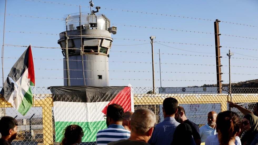 رد جماعي من الأسرى الفلسطينيين في سجن "عوفر" الإسرائيلي