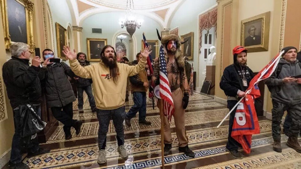زعيم منظمة "Proud Boys" سابقا يلقى أشد عقوبة في قضية اقتحام الكابيتول