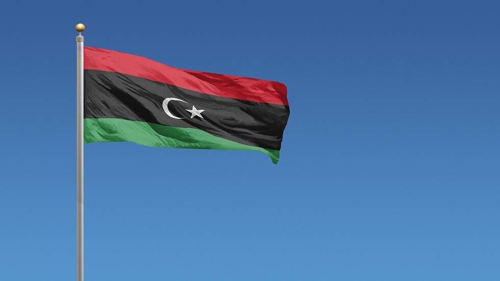 على الهواء مباشرة.. مسؤول ليبي كبير يعجز عن وصف كارثة درنة  ويترك التعليق لنائبه (فيديو)