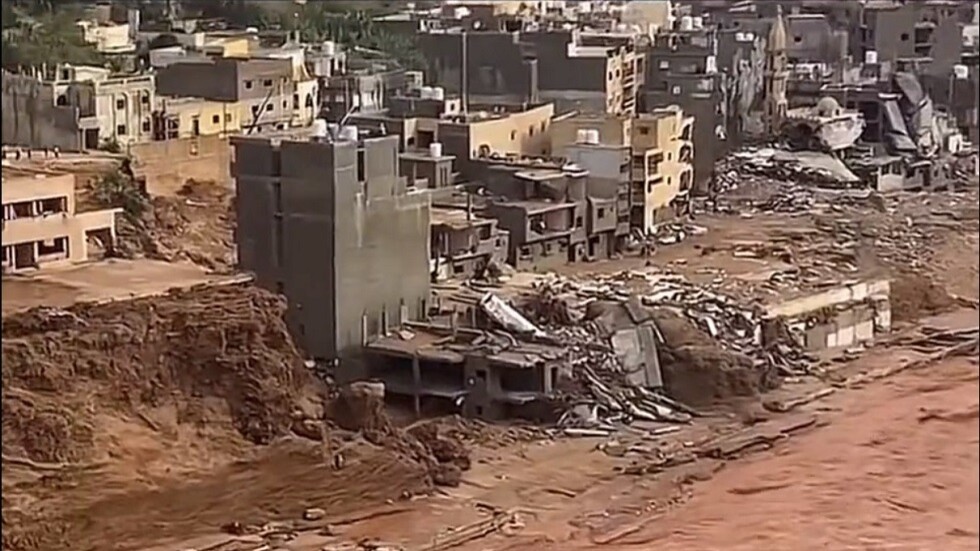قبل وبعد.. شاهد كيف حولت العاصفة "دانيال" مدينة درنة إلى دمار (صورة + فيديو)
