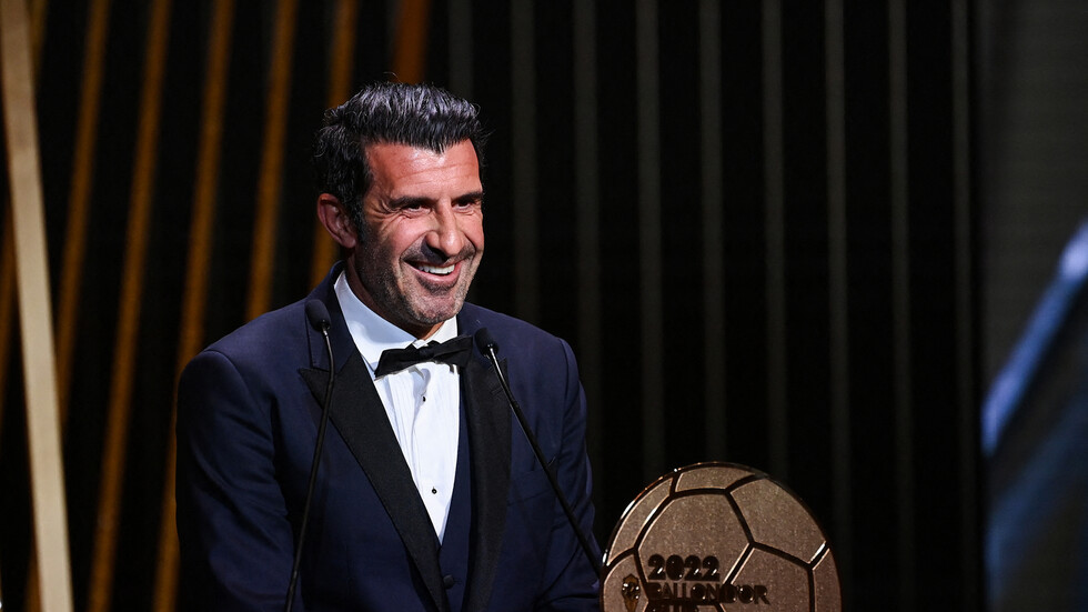 فيغو يثير فضول جماهير ريال مدريد (صورة)