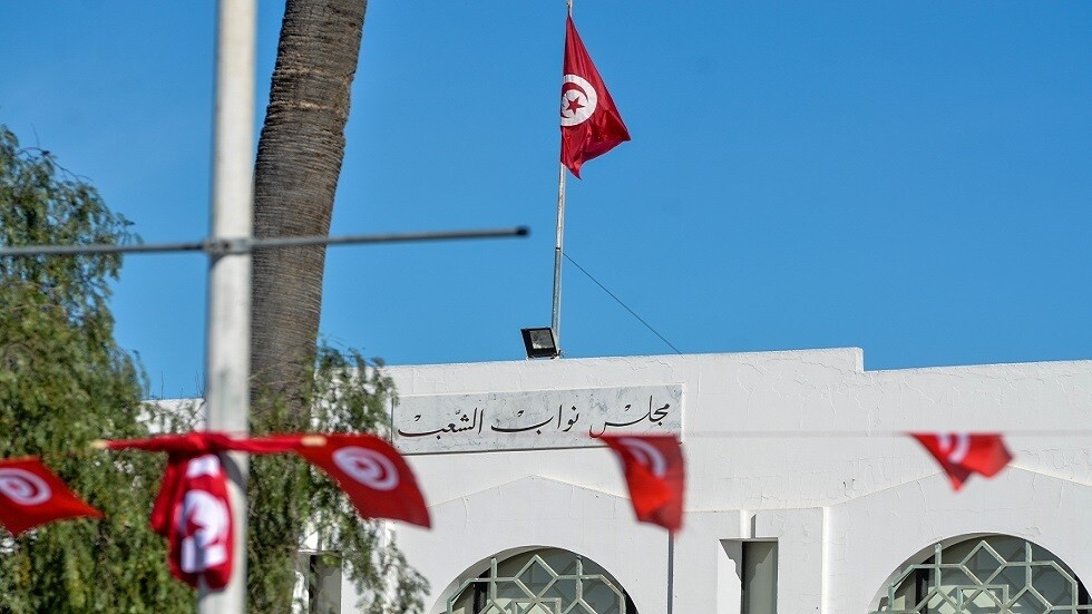 تونس.. "حراك 25 جويلية" يطالب بسحب الوكالة من 5 نواب في البرلمان