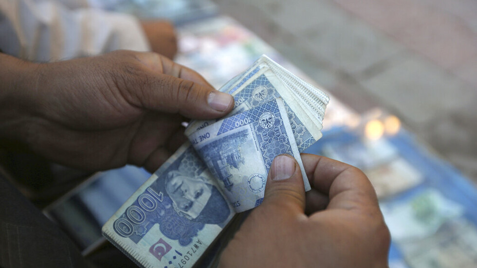 "بلومبيرغ": العملة الأفغانية أصبحت من أقوى العملات