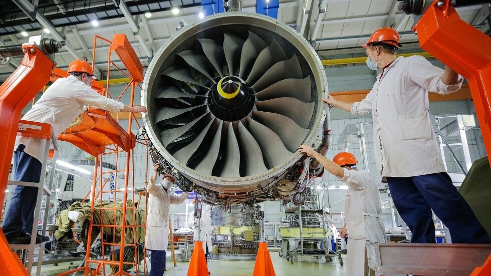 روسيا تختبر محركات جديدة لطائرات "سوخوي SJ-100" المدنية الواعدة