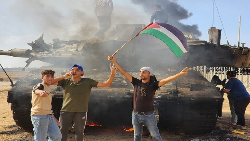 الشرطة الإسرائيلية تعلن أن مقاتلين من القسام يحتجزون رهائن إسرائيليين في أوفاكيم خارج غلاف غزة