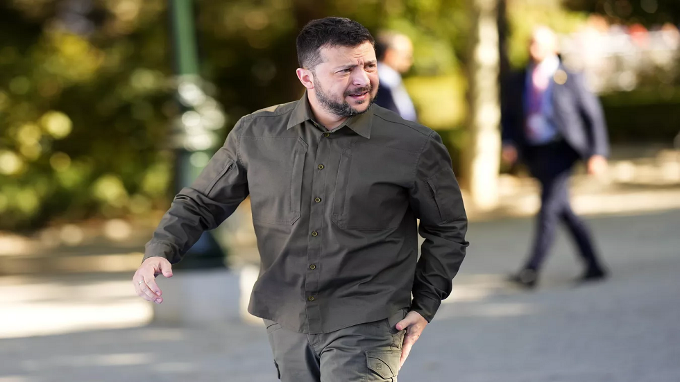 محلل سابق في وكالة المخابرات الأمريكية يتحدث عن إهانة علنية تعرض لها زيلينسكي عند زيارته بولندا