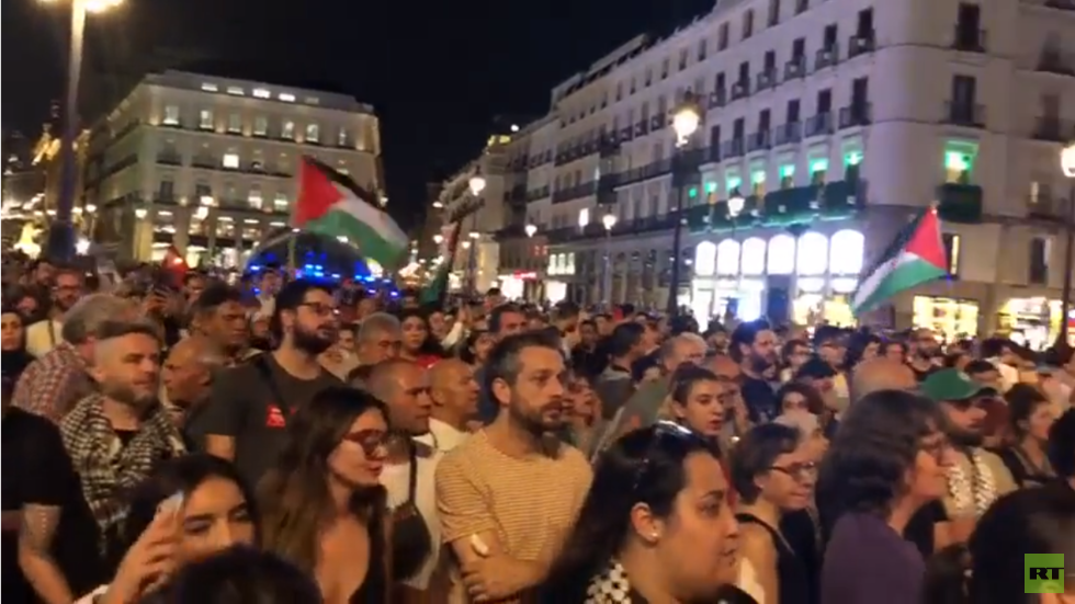 تظاهرة حاشدة في العاصمة الإسبانية مدريد دعما لفلسطين (فيديو)