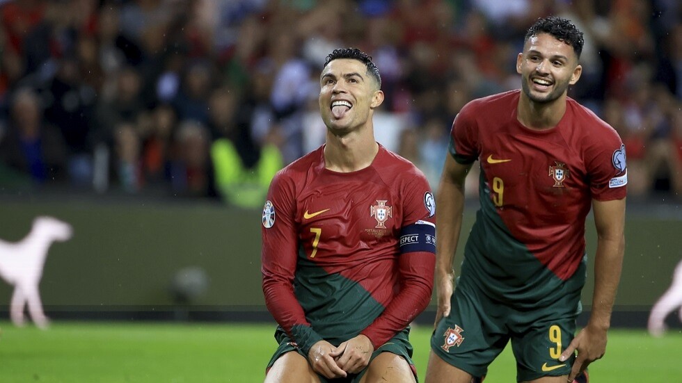 "صاروخ ماديرا" يحلق عاليا.. رونالدو يقود البرتغال إلى نهائيات "يورو 2024"