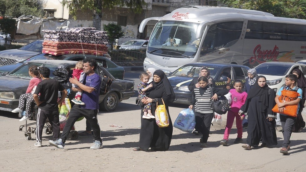 مشاهد دامية.. قصف إسرائيلي يستهدف قافلة مدنية في غزة (فيديو)