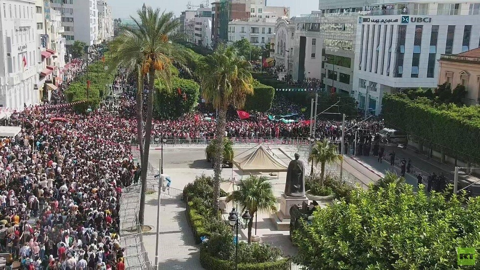 مظاهرات حاشدة في تونس احتجاجا على القصف الإسرائيلي الهمجي المستمر لقطاع غزة (فيديوهات)
