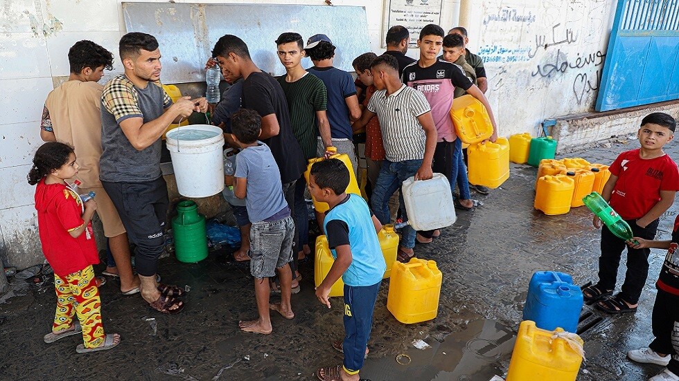 "هي مسألة حياة أو موت".. اليونيسيف تحذر من نقص كارثي في مياه الشرب في غزة