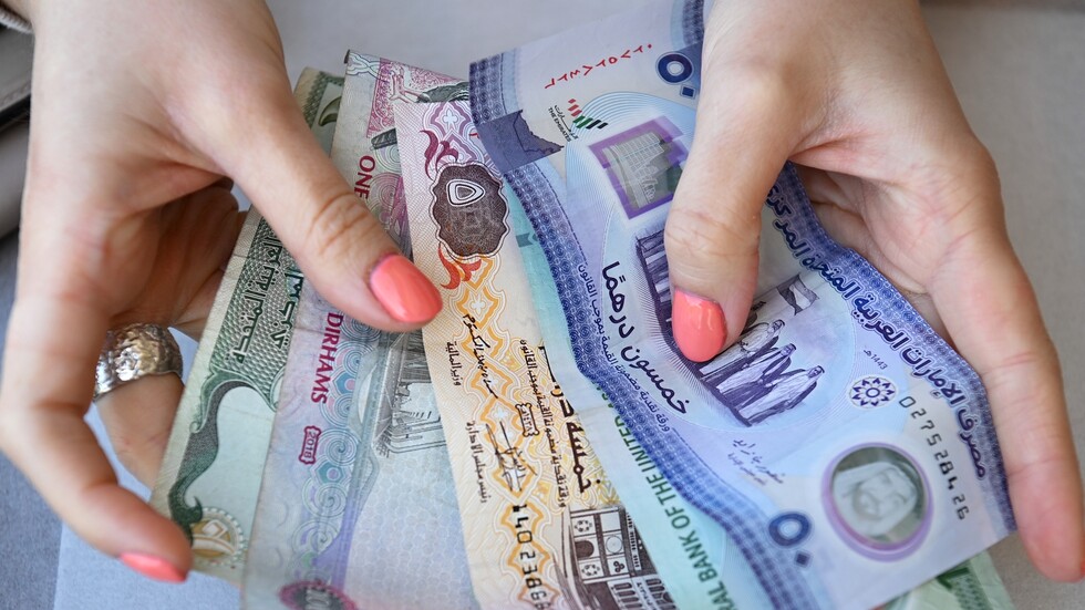 للمرة الأولى.. ضبط ورقة نقدية إماراتية مزورة في روسيا